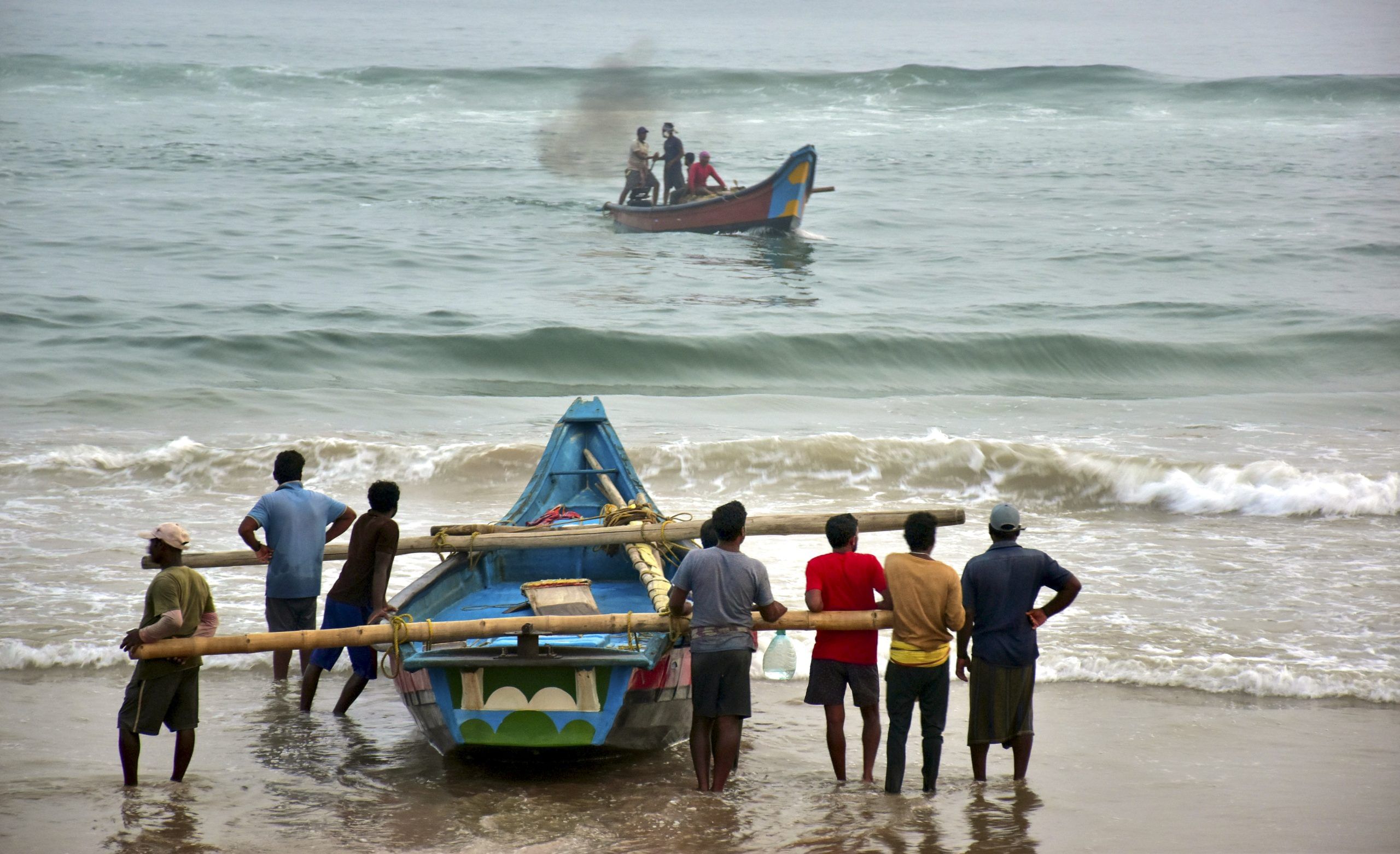 Cyclone Dana: 198 trains cancelled, schools in West Bengal shut from Oct 23-25 Cyclone Dana: 198 trains cancelled, schools in West Bengal shut from Oct 23-25