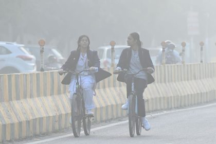 Delhi air pollution: Experts warn AQI above 500 during Diwali | Area-wise index today