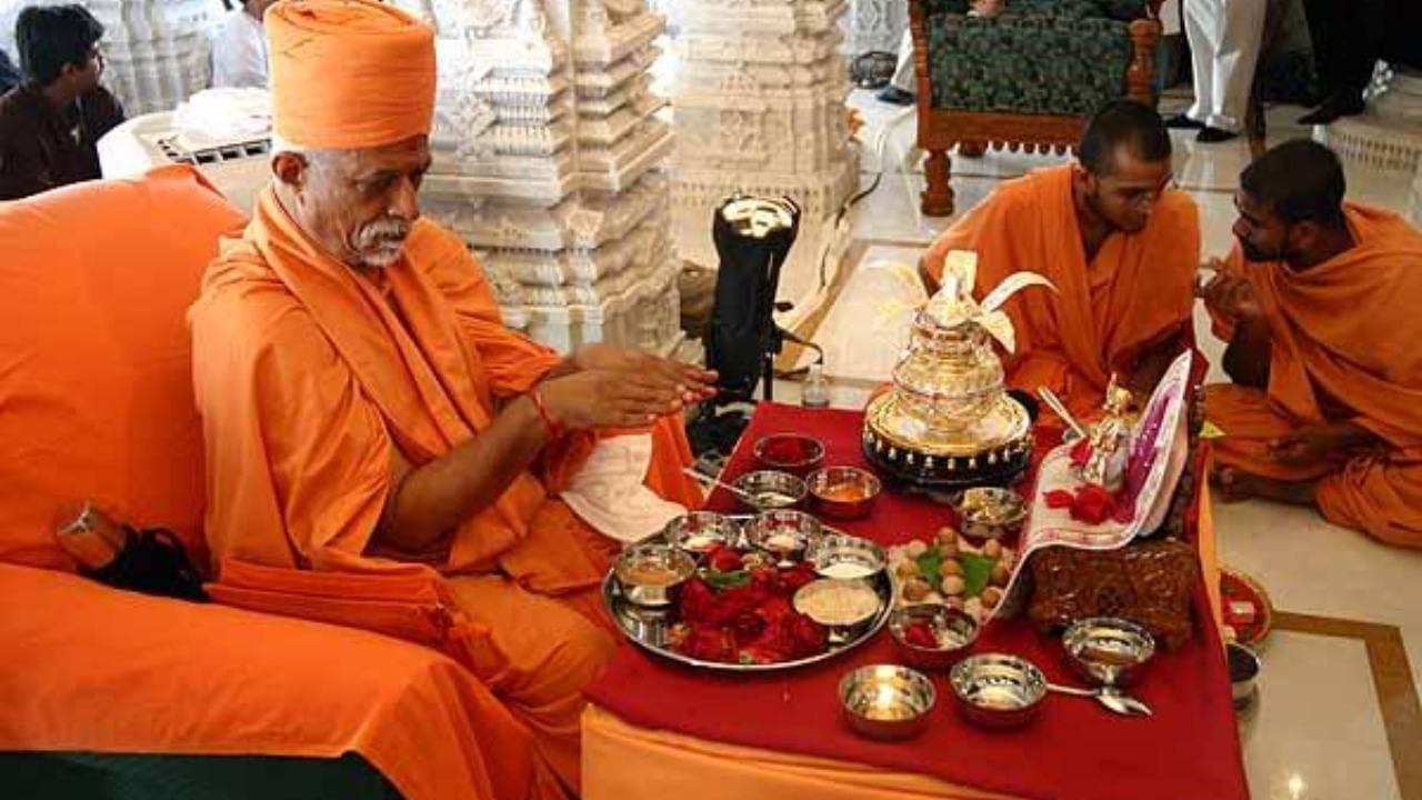Diwali Bahipujan in the presence of Pujya Swayamprakashdas Swami Ji
