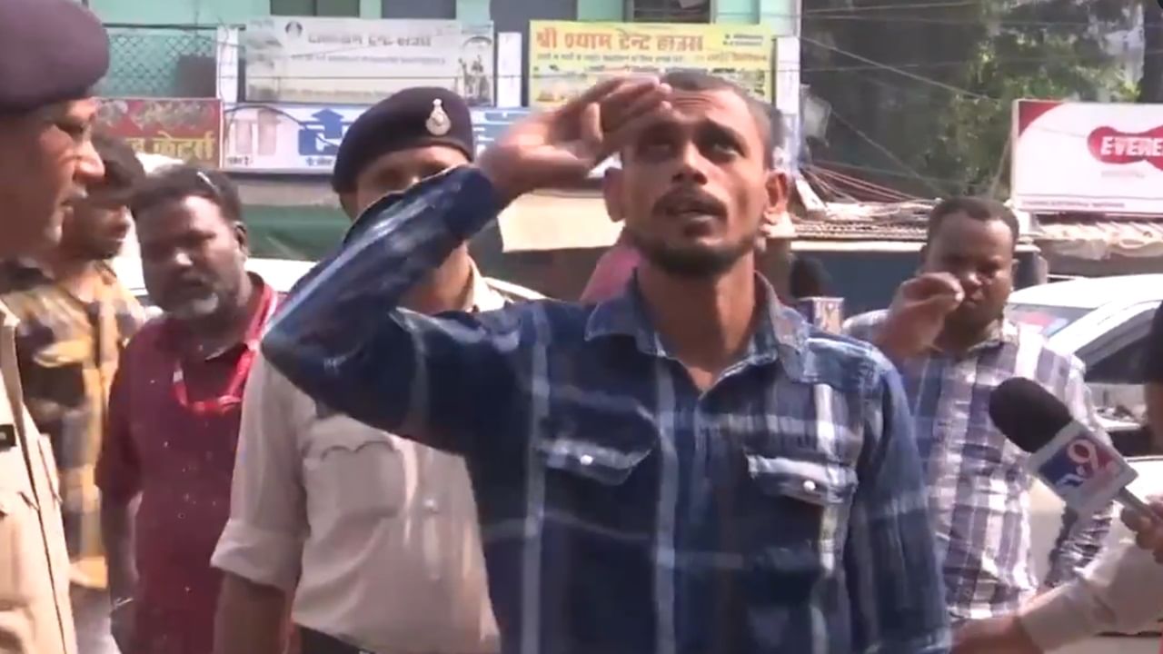 Man who chanted ‘Pak Zindabad’ salutes Tricolour 21 times after court order | Video