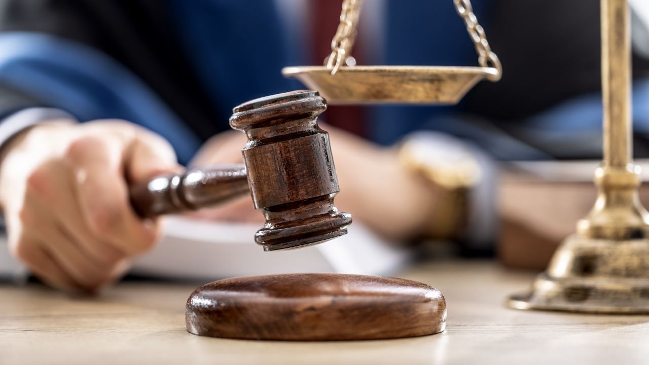 Man poses as judge in Ahmedabad, dupes clients of billions for 5 years
