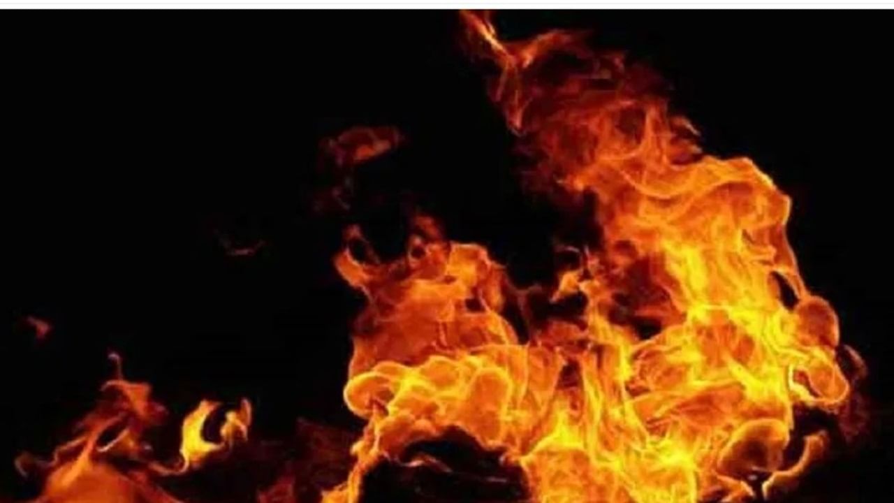 Fire breaks out at cracker shop in Hyderabad, woman injured