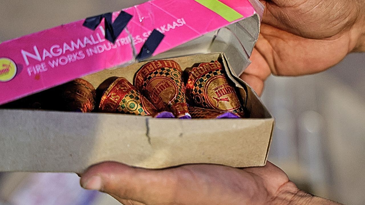 Gurugram to Delhi home delivery of firecrackers on Diwali to worsen air quality