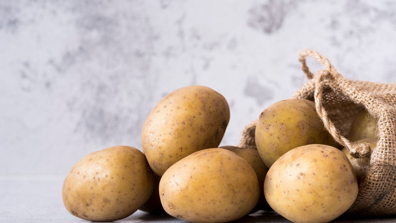 Simple guide to spot fake potatoes before buying in the market Simple guide to spot fake potatoes before buying in the market