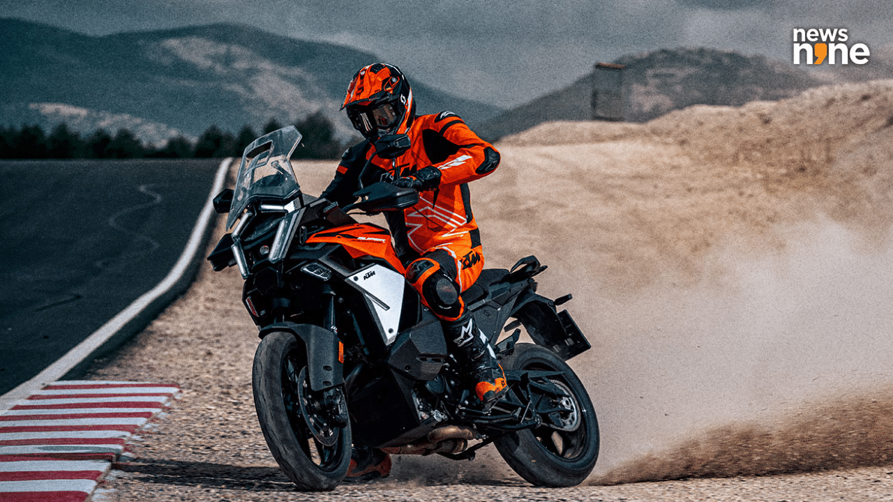 KTM 1390 Super Adventure S Evo Revealed: The Crazy Road Going Adventure Tourer KTM 1390 Super Adventure S Evo Revealed: The Crazy Road Going Adventure Tourer
