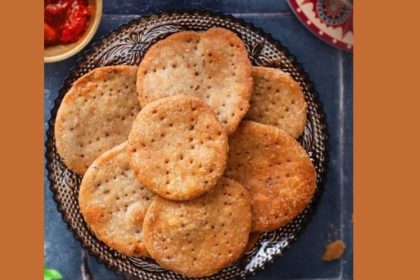 Easy Khasta Mathri recipe for Karwa Chauth 2024