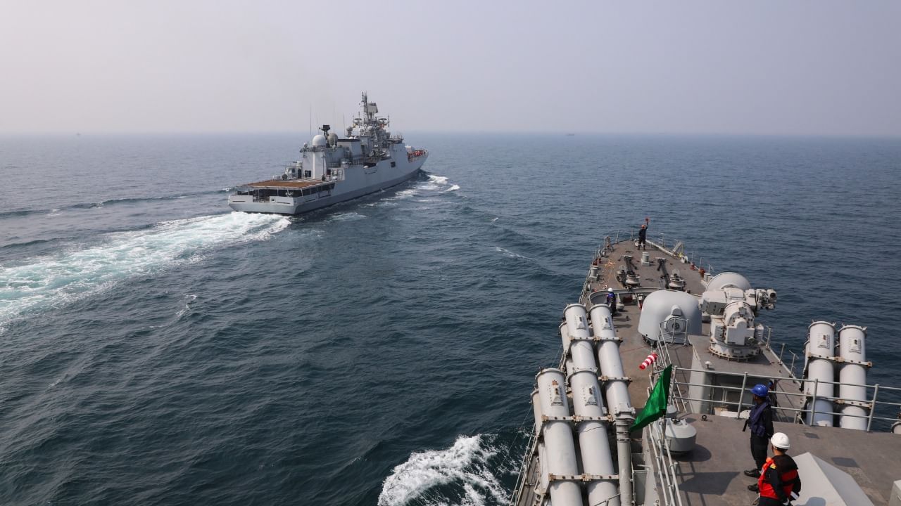 Navy sets up base to control submarines: What are VLF transmitting stations? Navy sets up base to control submarines: What are VLF transmitting stations?