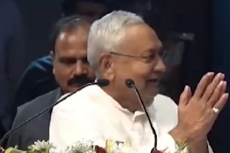 ‘Jaldi kar na dijiyega?’ Nitish urges cop with folded hands to fast-track recruitment