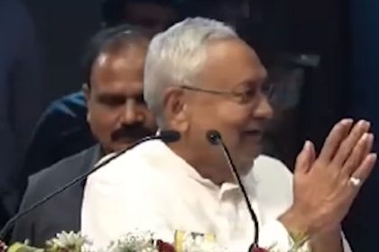 ‘Jaldi kar na dijiyega?’ Nitish urges cop with folded hands to fast-track recruitment