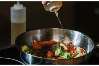 Half-a-spoon of olive oil can ward off Alzheimer’s risk: Study