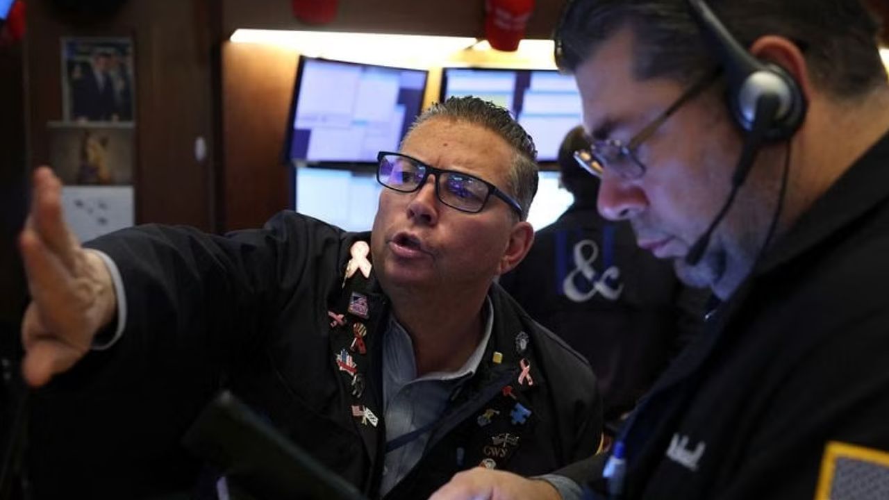 Global stocks slip, notch weekly loss on US election nerves; crude oil gains Global stocks slip, notch weekly loss on US election nerves; crude oil gains