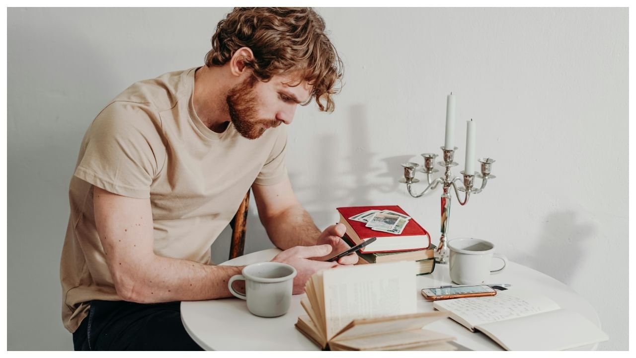 7 simple ways to combat text neck in a smartphone-obsessed world 7 simple ways to combat text neck in a smartphone-obsessed world