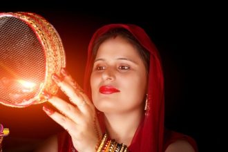 Moonrise today time in Prayagraj: Chand Nikalne Ka Time for Karwa Chauth 2024