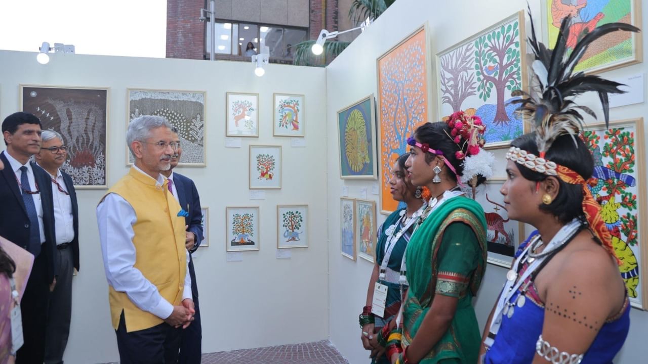 Tribal Artists Depict India’s Conservation Ethos at an Art Show in Delhi