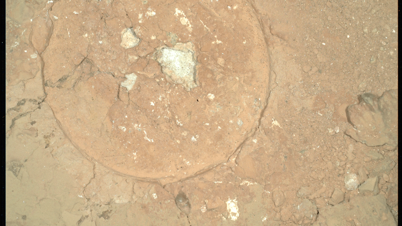 Mysterious Green Spots on Mars: Ancient life or strange chemistry?