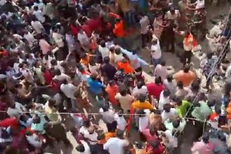 Police lathi-charge protesting members of VHP, Bajrang Dal in Hyderabad