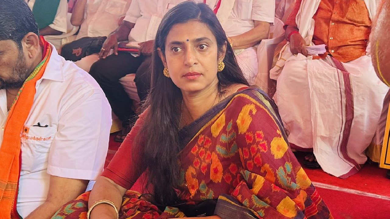 Actor Kasthuri Shankar’s remarks on Telugu-speaking people sparks controversy Actor Kasthuri Shankar’s remarks on Telugu-speaking people sparks controversy