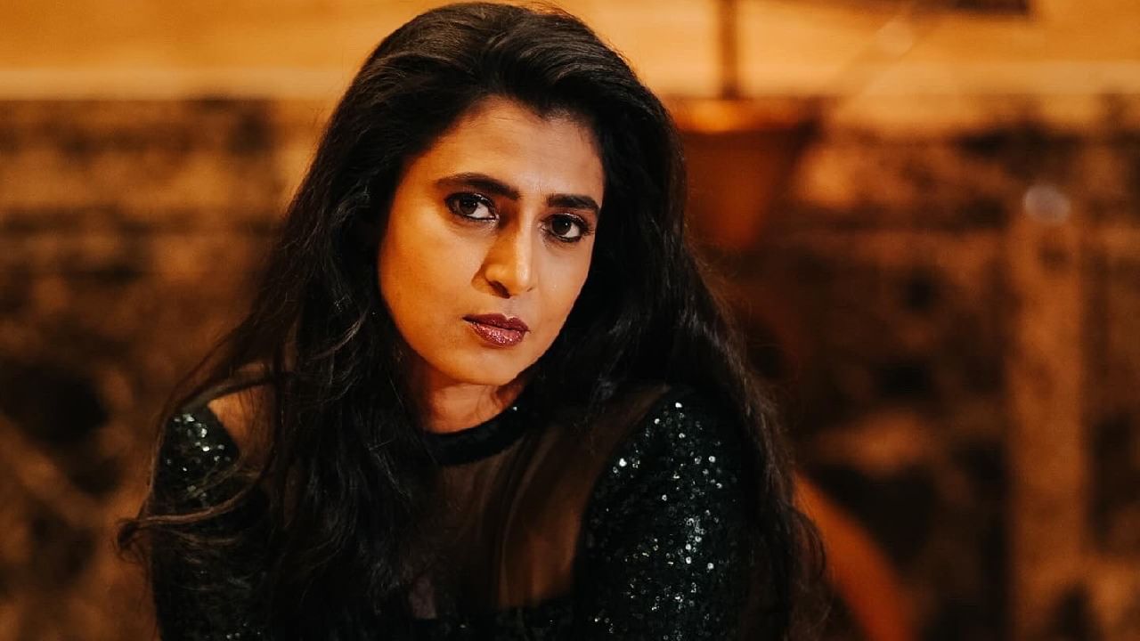 Actress Kasthuri apologizes for controversial Telugu remarks amidst backlash