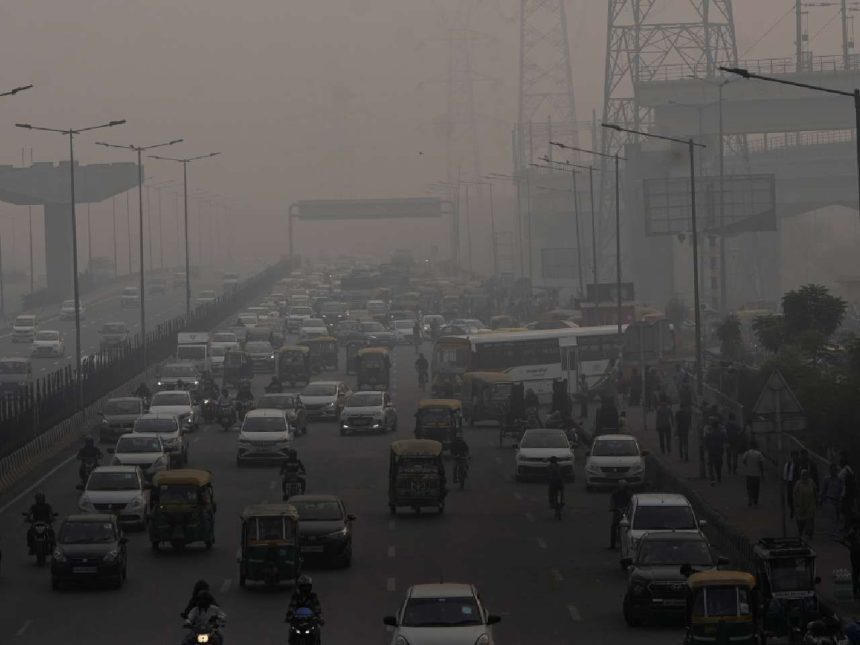 Airlines sound alert to passengers as severe smog grips Delhi-NCR, flights disrupted 1 Airlines sound alert to passengers as severe smog grips Delhi-NCR, flights disrupted