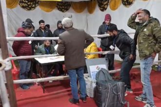 Kedarnath by-poll voter turnout drops compared to assembly elections; polling parties return