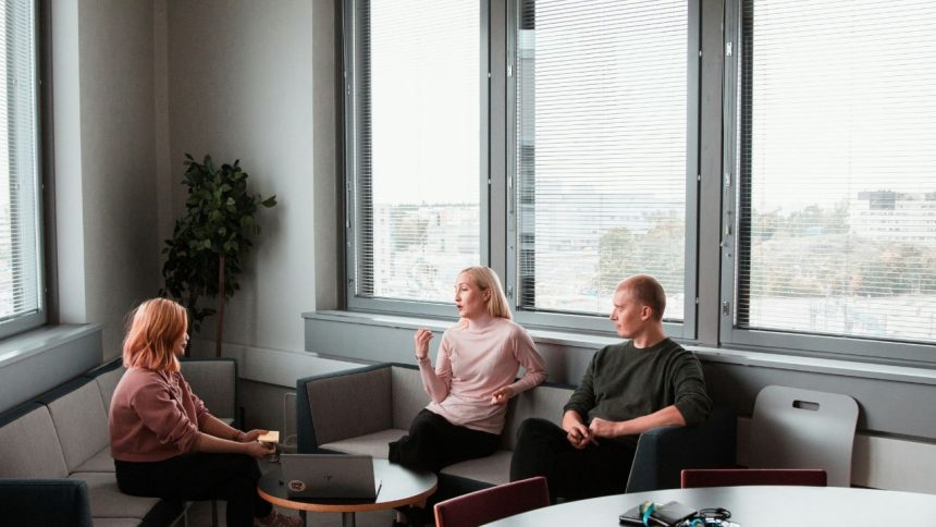 Man, his wife & his 4 lovers live unaware of each other in the same housing complex