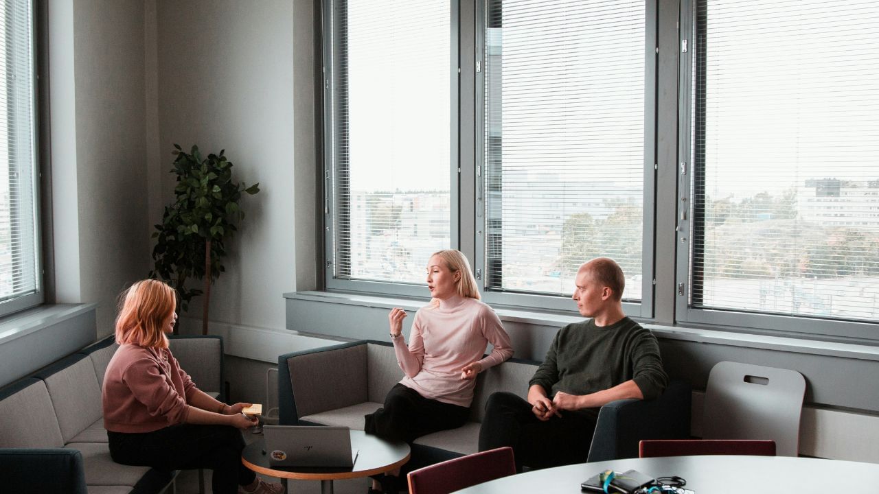 Man, his wife & his 4 lovers live unaware of each other in the same housing complex Man, his wife & his 4 lovers live unaware of each other in the same housing complex