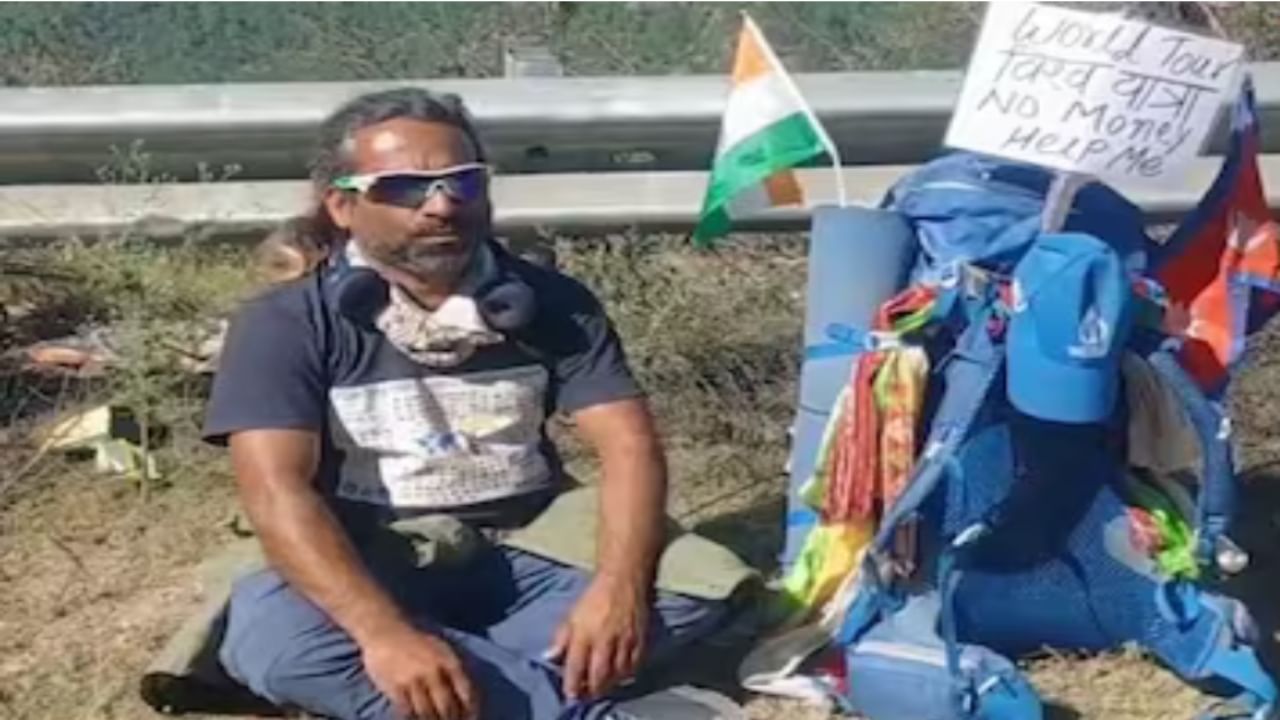 Uttarakhand: Nepali man sings national anthems of 160 countries with perfection, captivates audience Uttarakhand: Nepali man sings national anthems of 160 countries with perfection, captivates audience