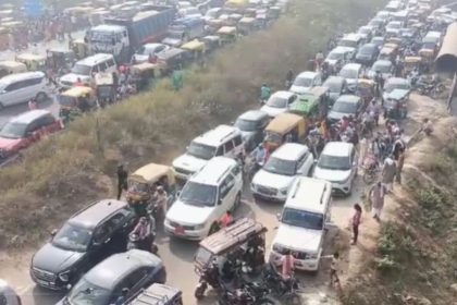 VIDEO | Patna chocked as devotees flood city for holy dip in Ganga on Kartik Purnima