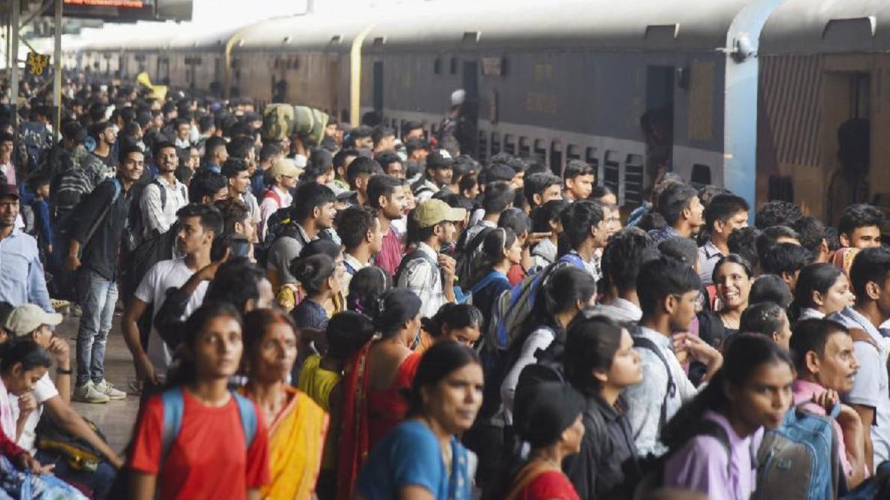 Demand for return train, flight tickets soars after Chhath festival in Bihar