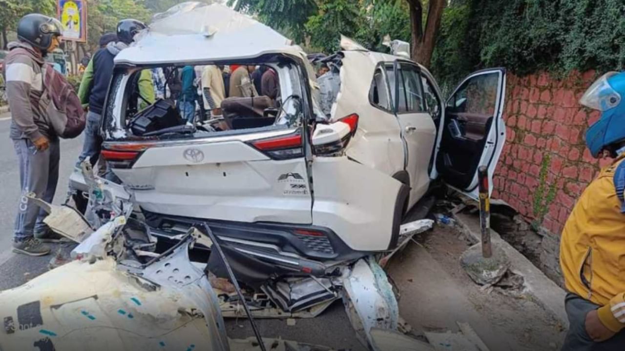 Horrific road accident in Dehradun; six youths killed, one seriously injured Horrific road accident in Dehradun; six youths killed, one seriously injured