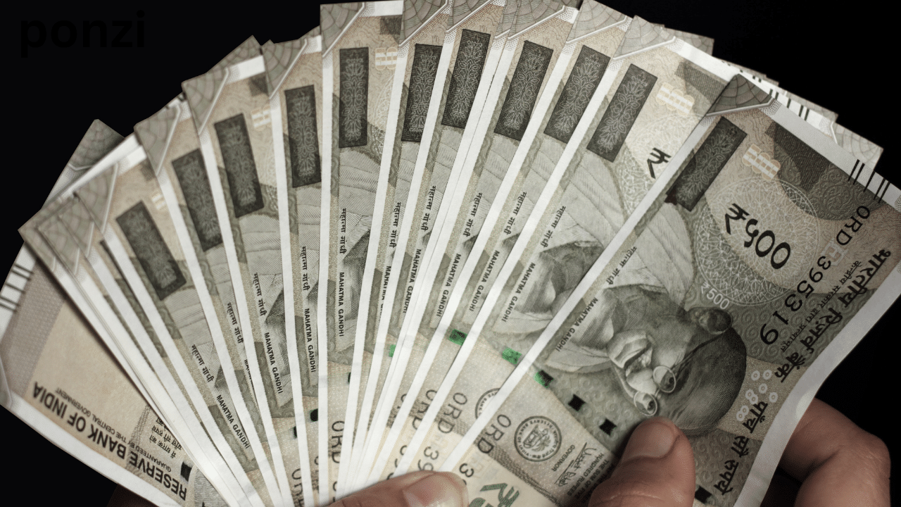 Rs 6,000 crore Ponzi scam busted in Gujarat, key accused absconding