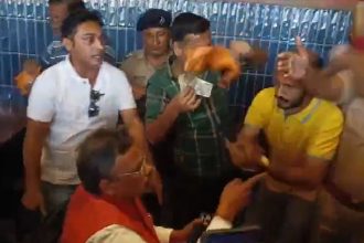 VIDEO: BJP’s Vinod Tawde accused of distributing Rs 5 crore crash at Virar hotel