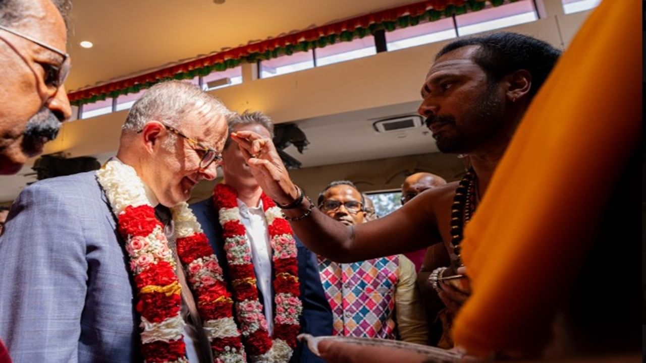 Australian PM visits temple and gurdwara to celebrate Diwali, Bandi Chhor Divas