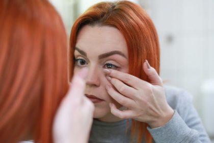 What to do if a contact lens gets stuck in the eye?