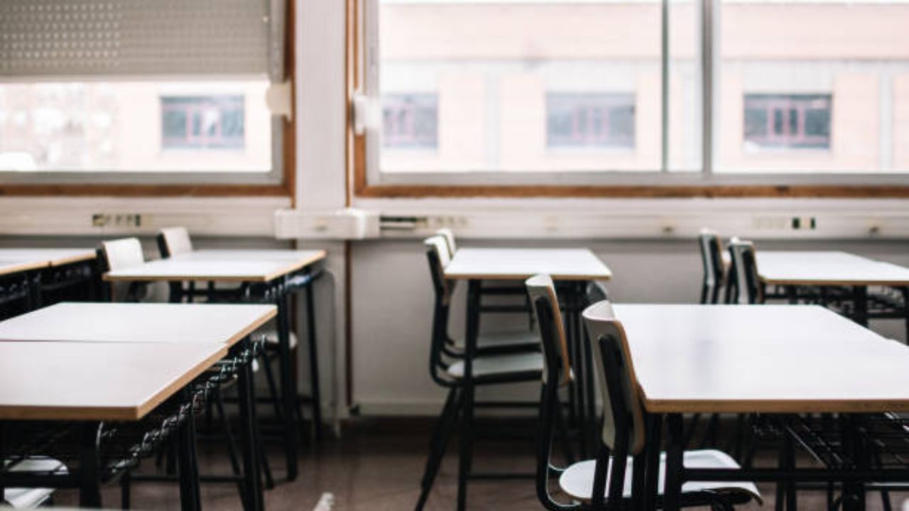 Delhi schools likely to close due to pollution; Punjab declares Gurpurab holiday Delhi schools likely to close due to pollution; Punjab declares Gurpurab holiday