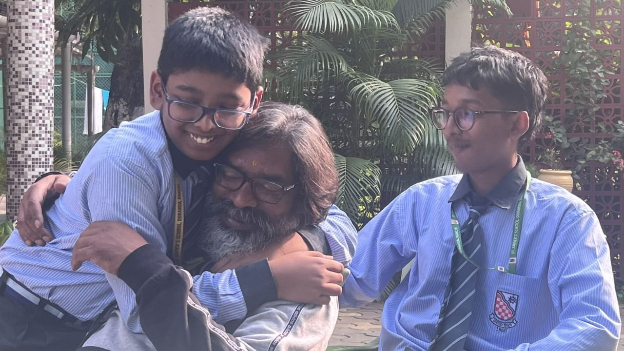 Hemant Soren shares heartfelt moment with sons as JMM-led alliance clinches victory in Jharkhand