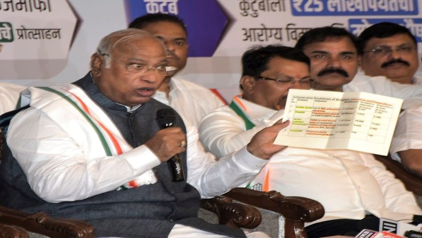 Decide between ‘Batenge to katenge’ and ‘Ek hain toh safe hain’: Kharge to BJP 1 Decide between ‘Batenge to katenge’ and ‘Ek hain toh safe hain’: Kharge to BJP