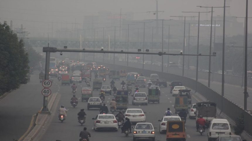 After AQI hits 1900 in Lahore, Pak blames it on winds carrying pollution from India