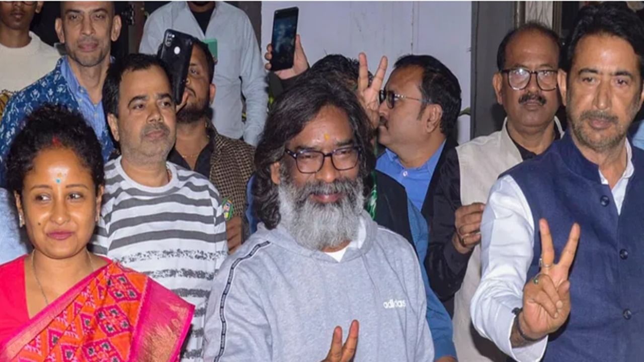 Jharkhand Poll results: Hemant Soren stakes claim to form news Govt, say oath ceremony on Nov 28