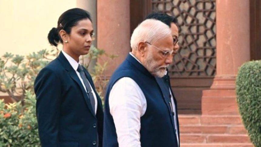 Photo of woman SPG commando behind PM Modi goes viral, this is what we know 1 Photo of woman SPG commando behind PM Modi goes viral, this is what we know