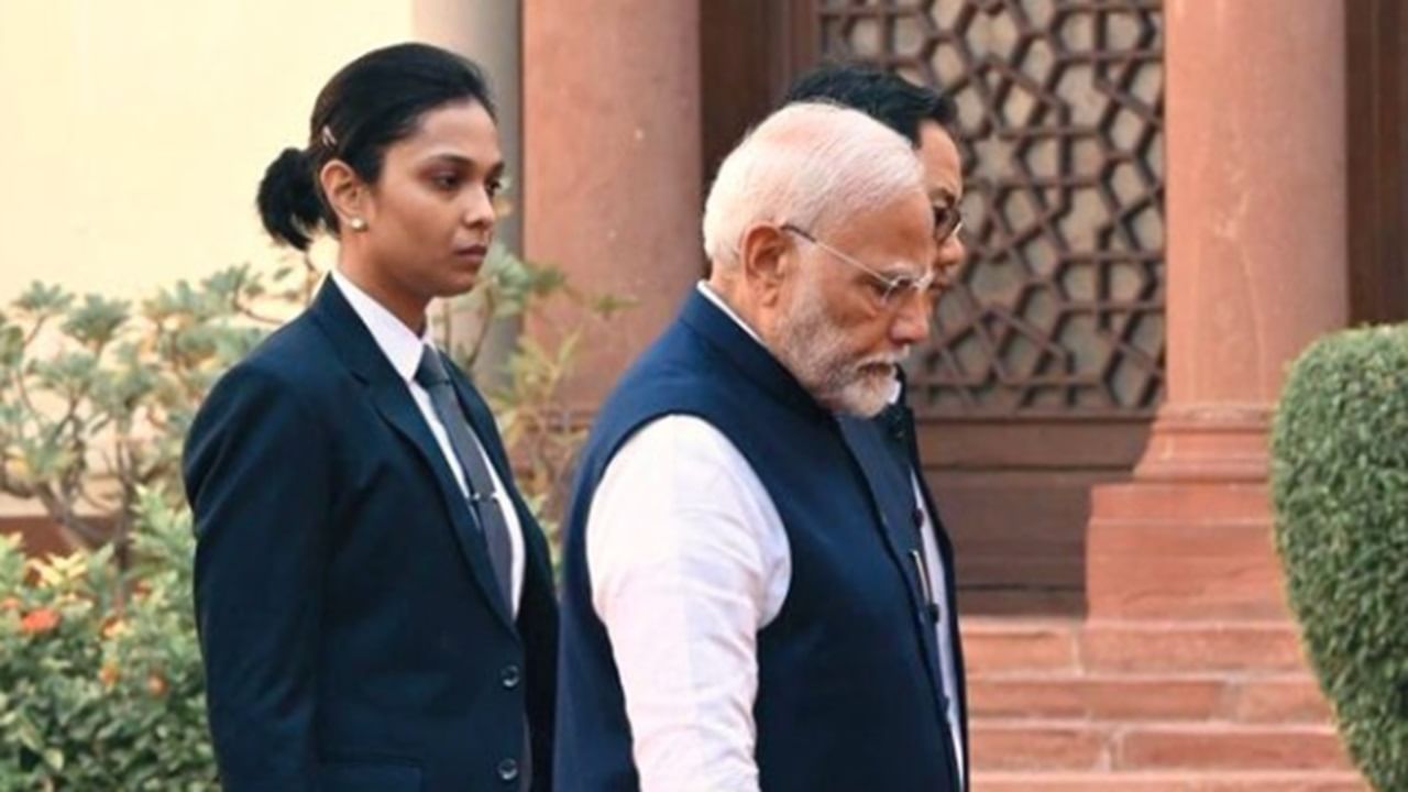 Photo of woman SPG commando behind PM Modi goes viral, this is what we know