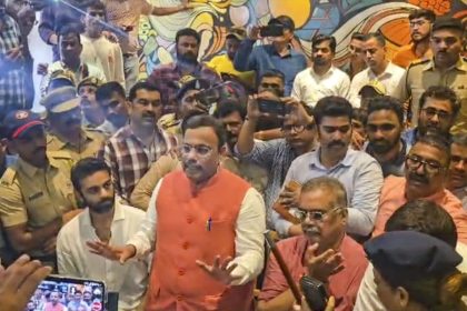 Maharashtra cash-for-vote: Rahul Gandhi takes dig at PM Modi as BJP backs Vinod Tawde