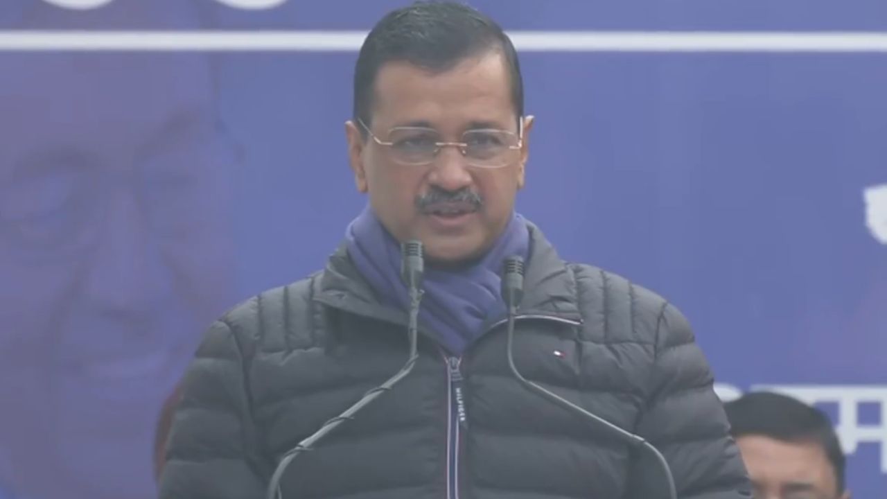 ‘Centre preparing to implement 3 black laws’: Kejriwal calls for talks with farmers