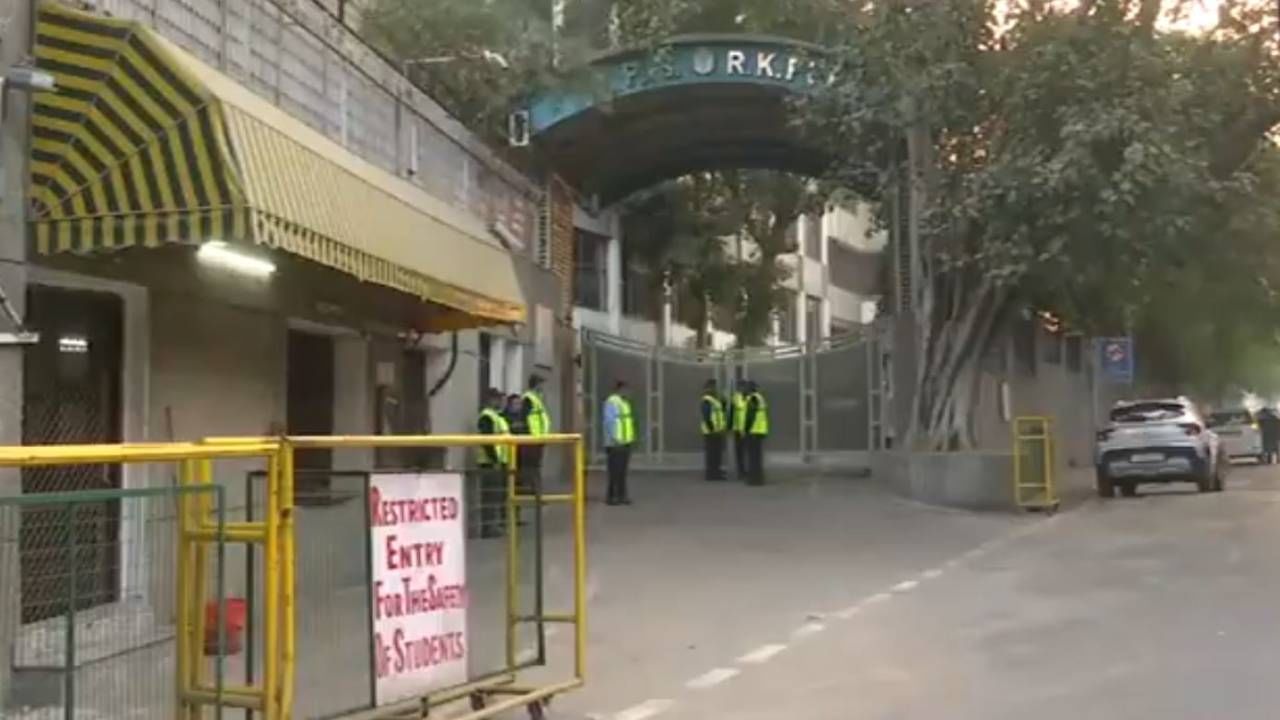 DPS RK Puram, GD Goenka schools get bomb threat in Delhi; students asked to go home