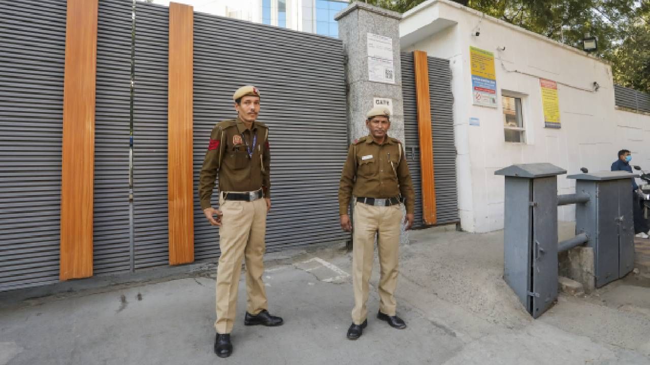 DPS RK Puram in Delhi gets bomb threat, third incident in one week DPS RK Puram in Delhi gets bomb threat, third incident in one week