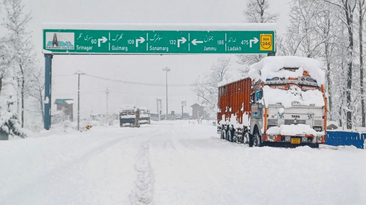 Dense fog, heavy snowfall engulf North India; IMD warns of more freezing days ahead
