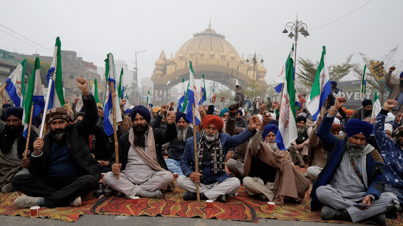 Punjab Bandh: Farmers protests’ disrupt train operations, hit traffic | Top updates Punjab Bandh: Farmers protests’ disrupt train operations, hit traffic | Top updates