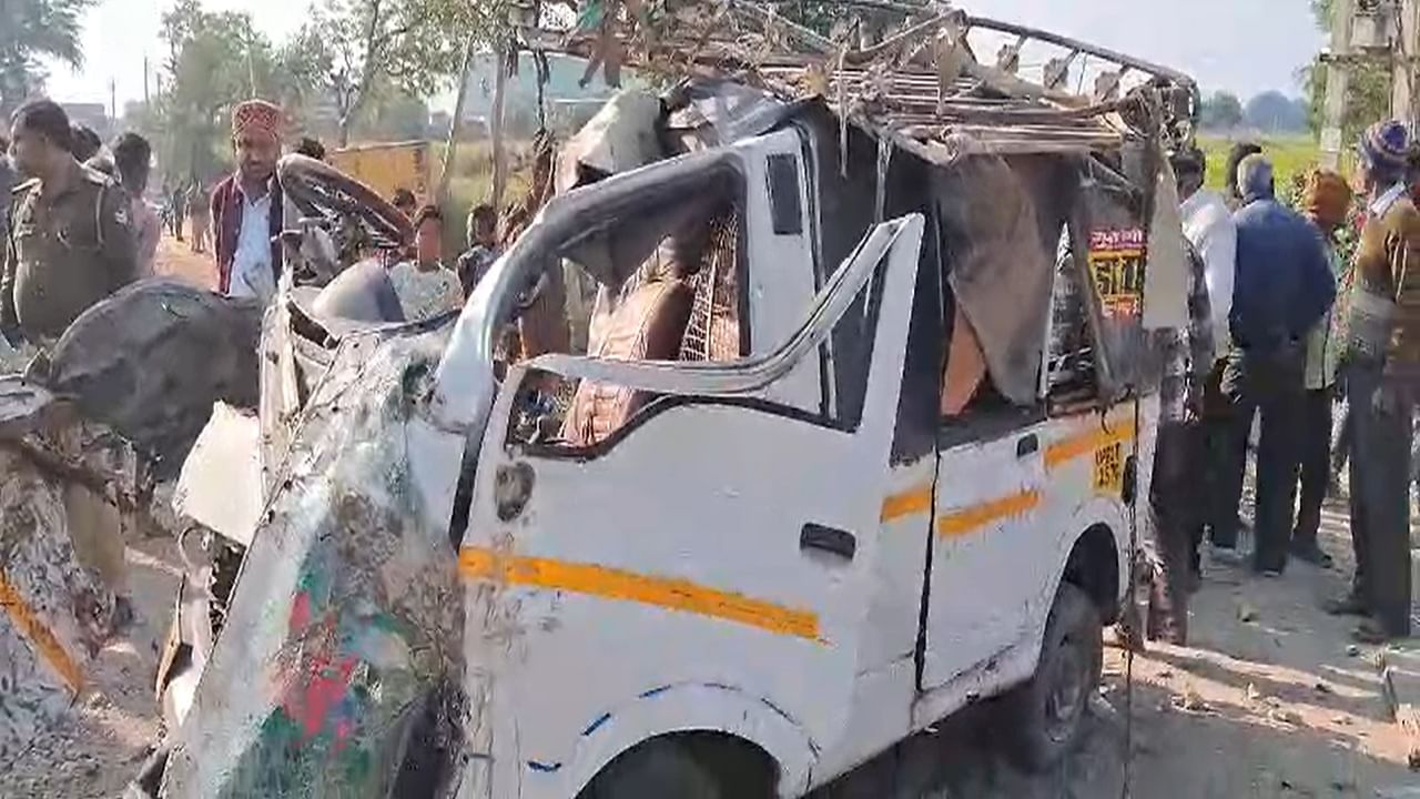 Hathras accident: Seven killed after container truck rams into pick-up vehicle Hathras accident: Seven killed after container truck rams into pick-up vehicle