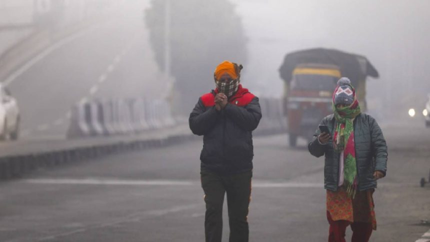 North India weather: Cold wave to prevail in plains, snowfall likely in Himachal, J&K 1 North India weather: Cold wave to prevail in plains, snowfall likely in Himachal, J&K