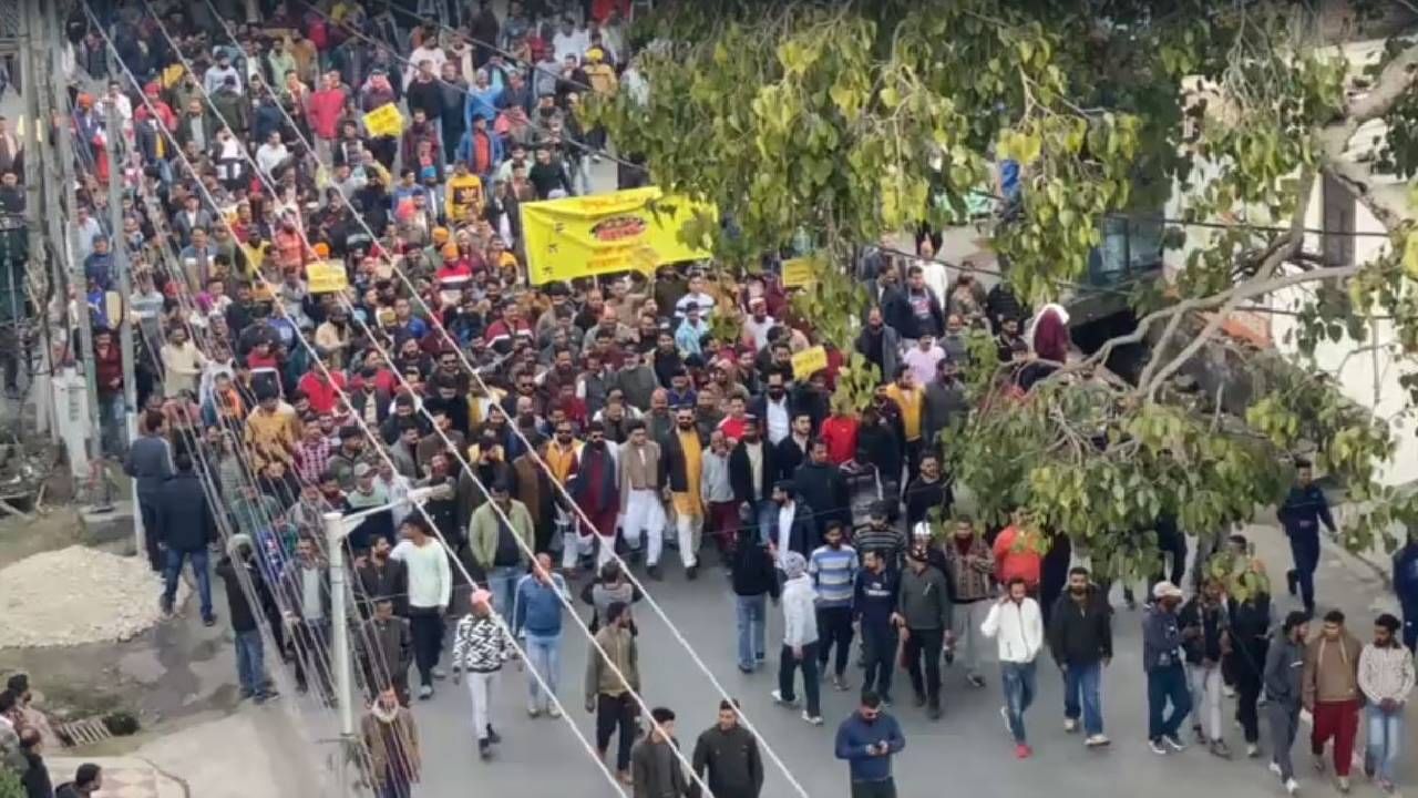 Devotees struggle amid protest against Mata Vaishno Devi ropeway in Jammu’s Katra Devotees struggle amid protest against Mata Vaishno Devi ropeway in Jammu’s Katra
